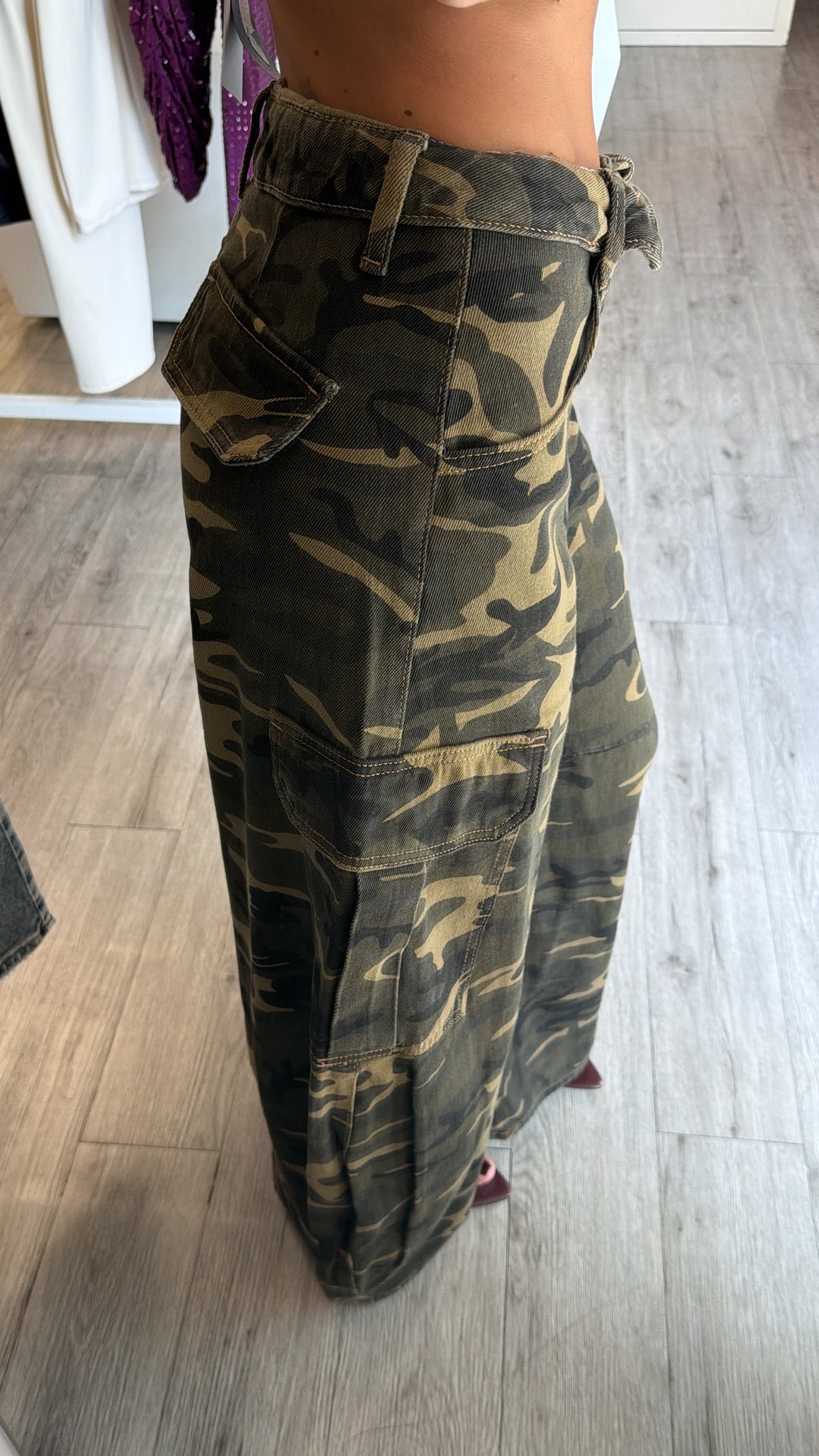 Jeans mimetico modello cargo