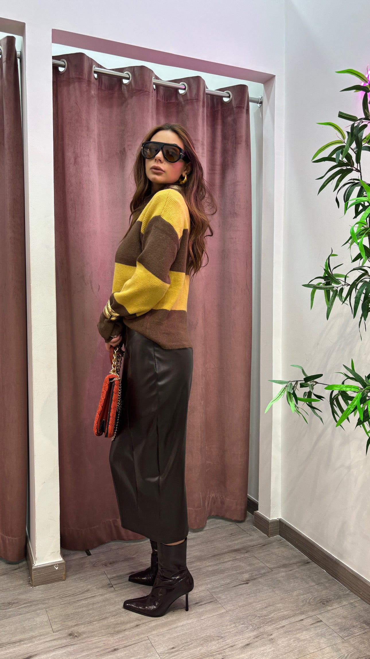 Gonna midi in simil pelle marrone