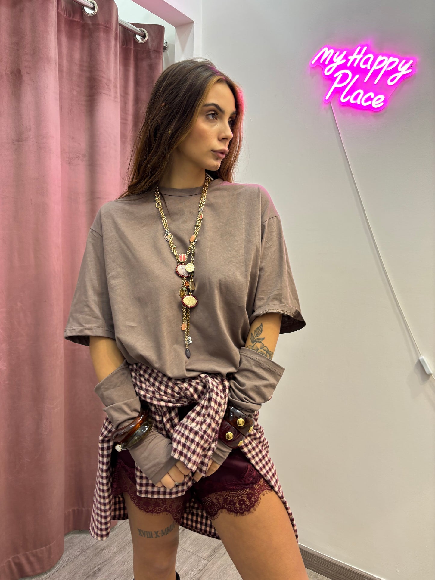 T- shirt over con manicotti