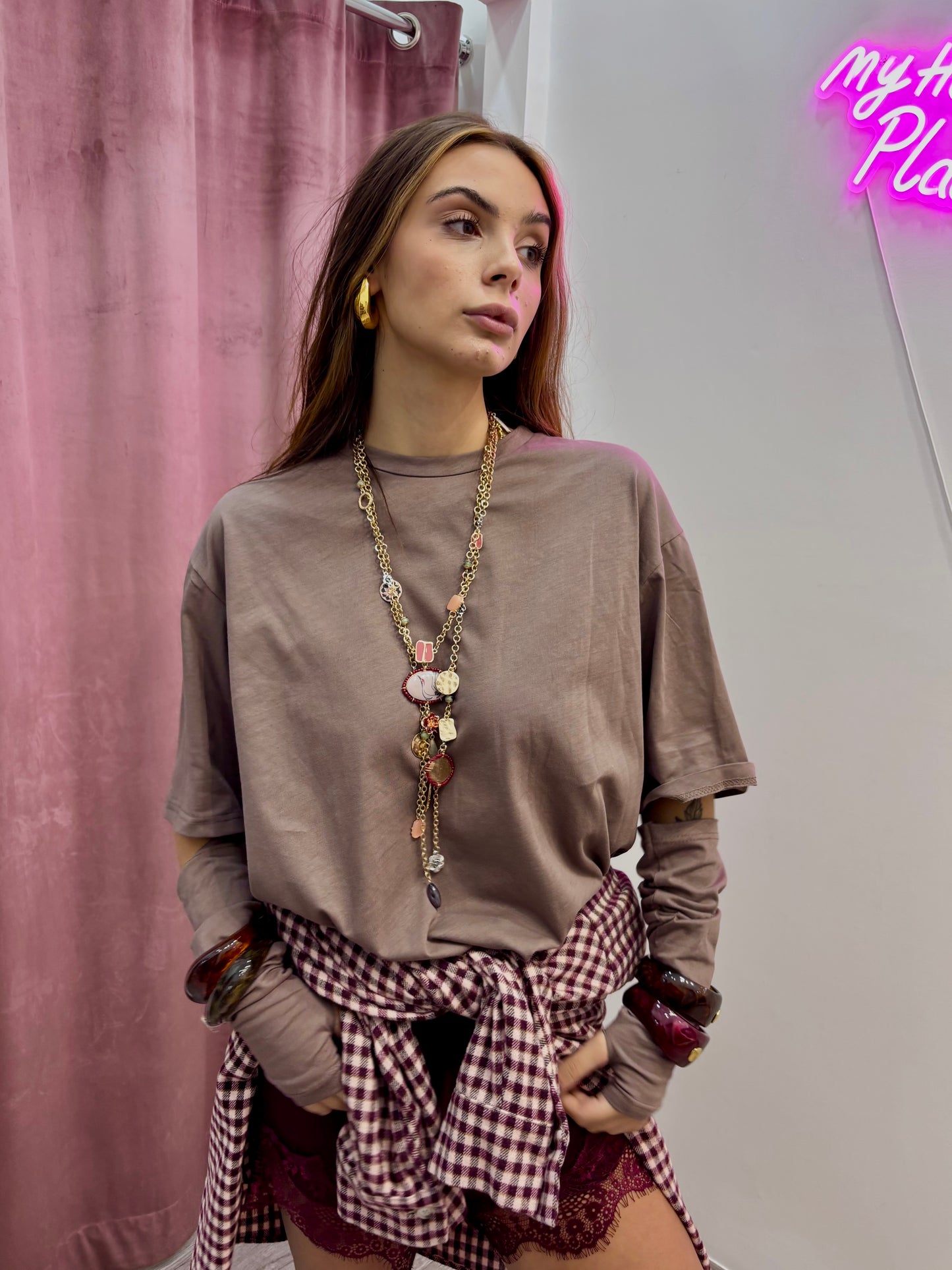 T- shirt over con manicotti