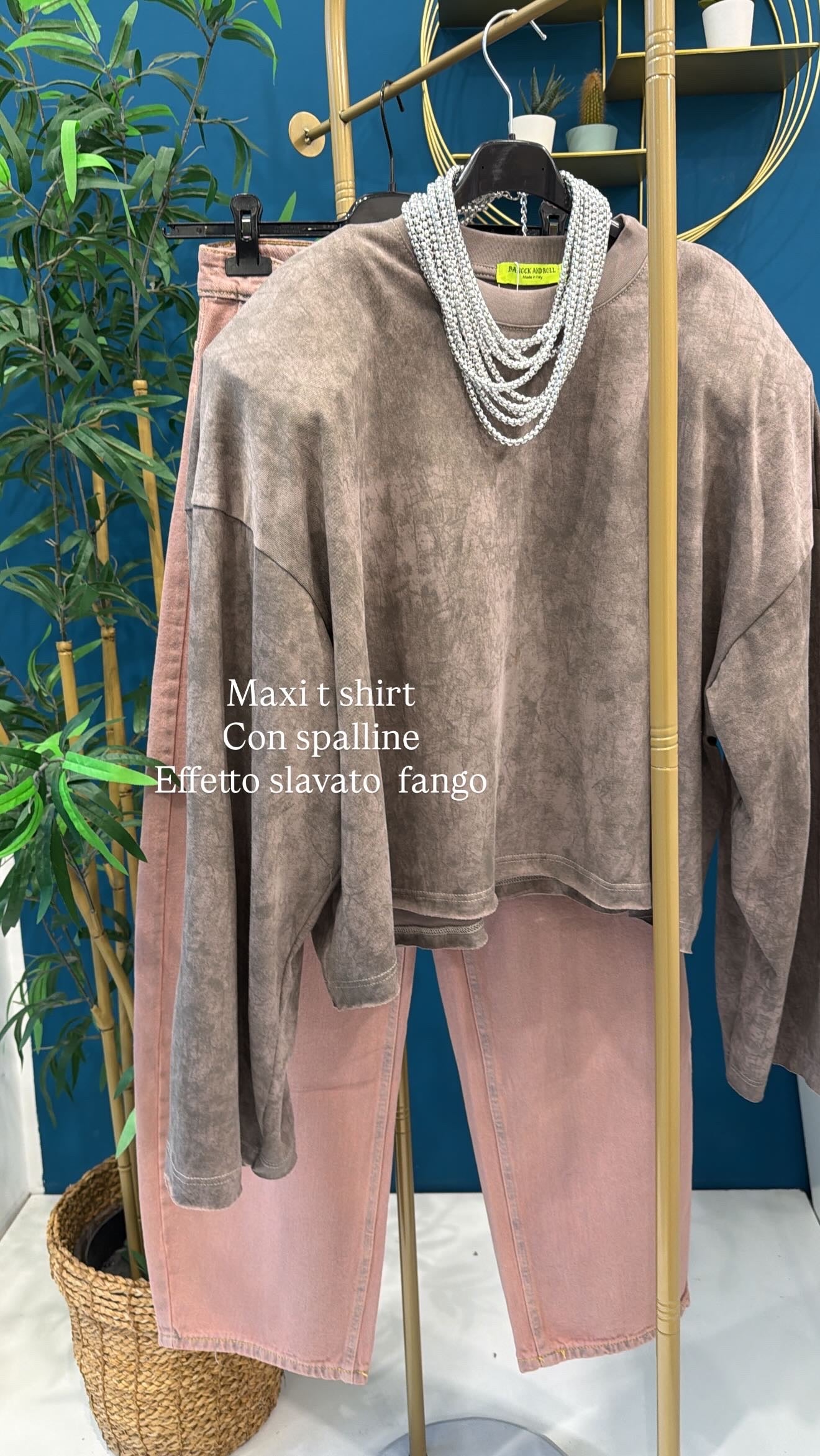 T shirt con spalle strutturate