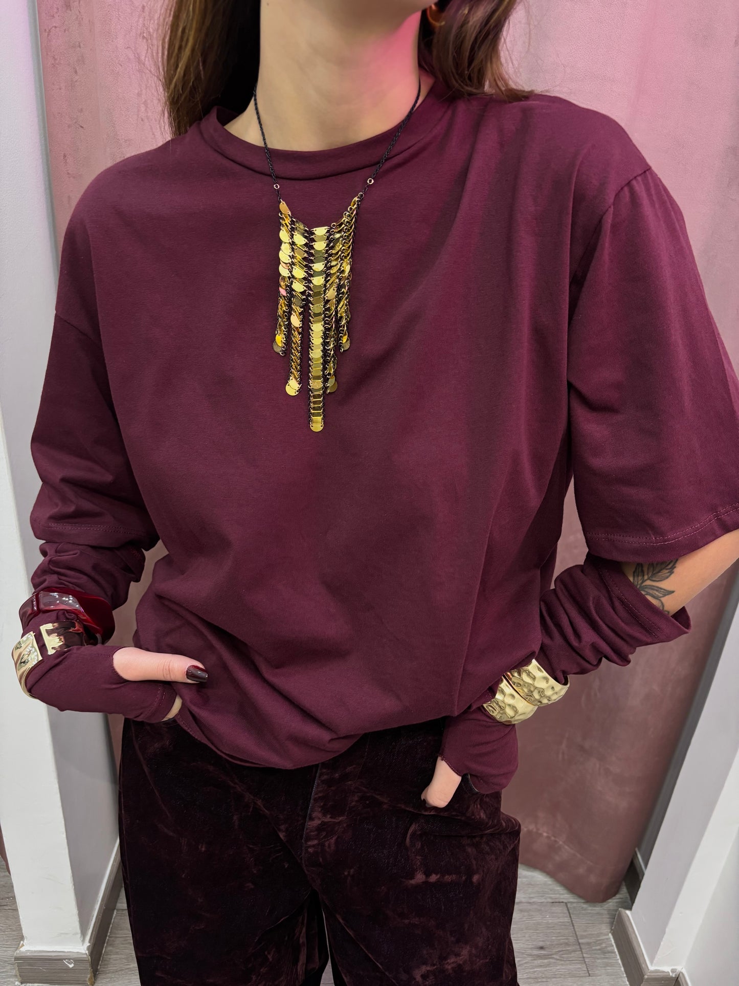 T- shirt over con manicotti