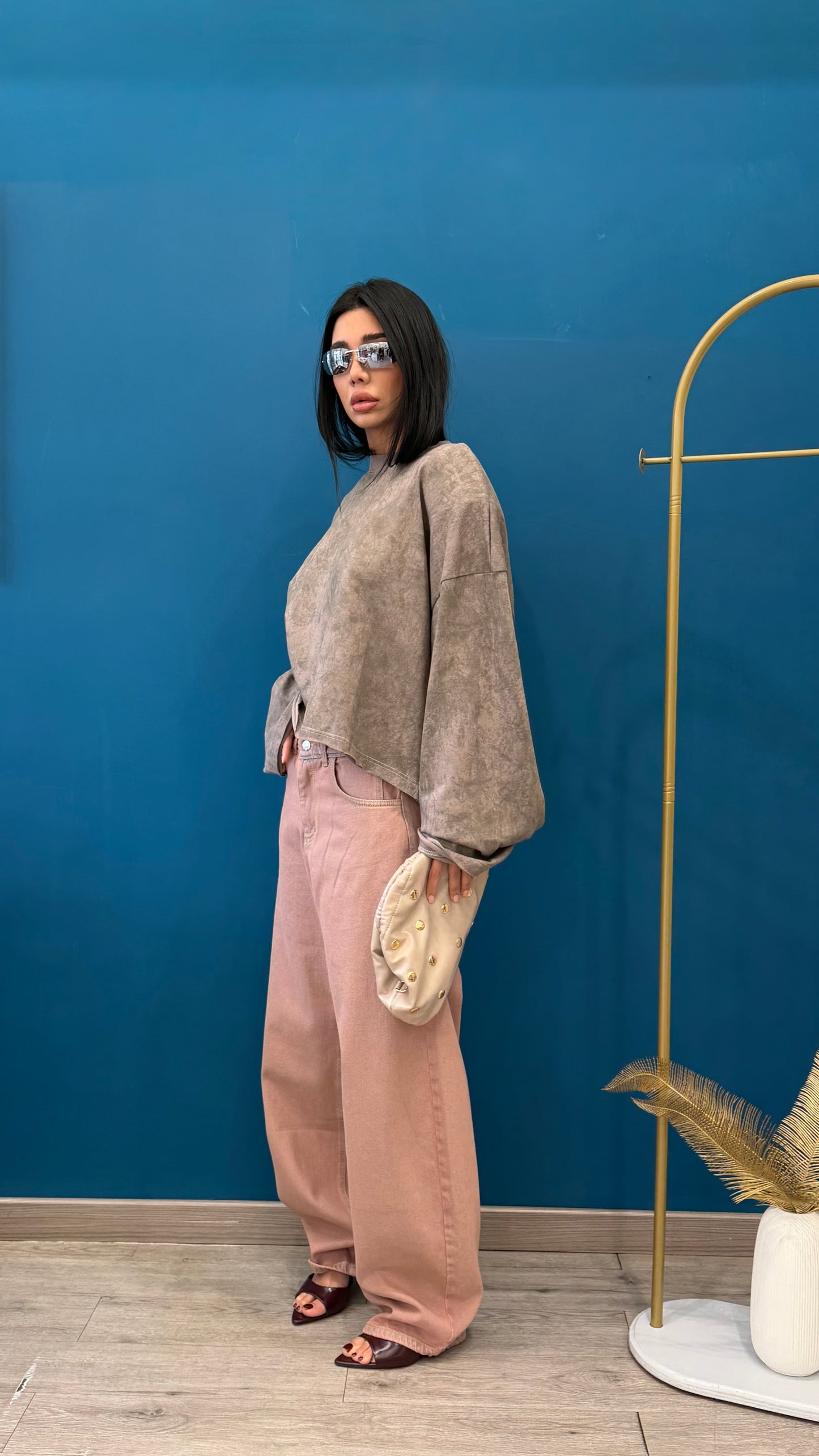 T shirt con spalle strutturate